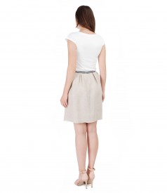 Tinuta casual cu fusta din in si bluza din jerse uni
