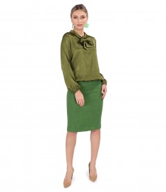 Tinuta office cu fusta din bucle si bluza din viscoza satinata
